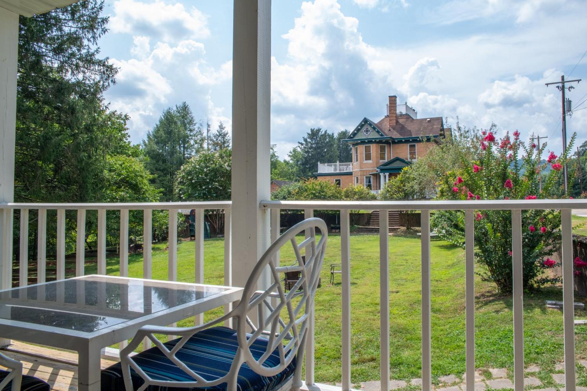 Elk River Hotel & Cafe Sutton Εξωτερικό φωτογραφία